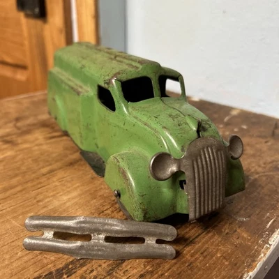 Camión cisterna de gasolina Wyandotte 1937 grande de acero prensado - 10,75" verde necesita reparación Foto 1 de 4