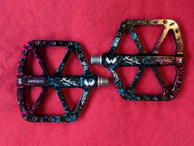 CNC Flat Pedale Srudec Aluminium blau pink lila Spatter 376g MTB NEU