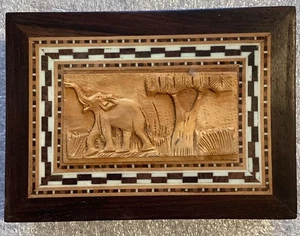 Surat Schmuckschatulle Elefant Baum Holz geschnitzt Intarsien 5" x 3,5" x 1,75" - Bild 1 von 10