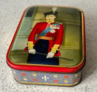 Vintage Edward Sharp Toffee tin Queen Elizabeth II In Uniform 14x10x4 cm - Image 1 of 4