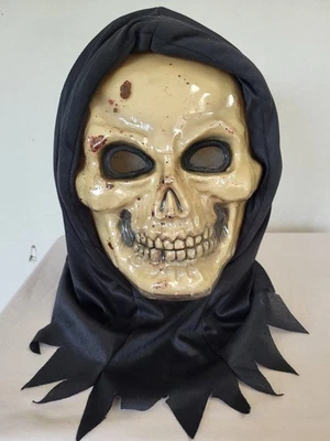 Vintage Skull Mask Bleeding Dripping Blood Heart Pump Halloween Fun World 90’s - Image 1 of 4
