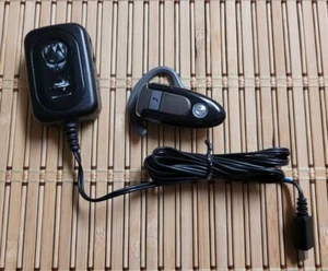 Motorola H505 Black Wireless Bluetooth Ear-Hook Headset w/Charger Cable - Picture 1 of 6