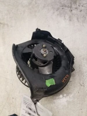 Chassi 1981-1991 Mercedes-Benz 126 - Motor do ventilador - 1268200542 - R85307 - Imagem 1 de 4