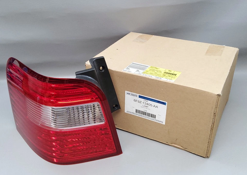 Luz Trasera Lateral Derecha Conductor Ford 6F9Z-13405-AA Original 05-07 Freestyle Foto 1 de 4