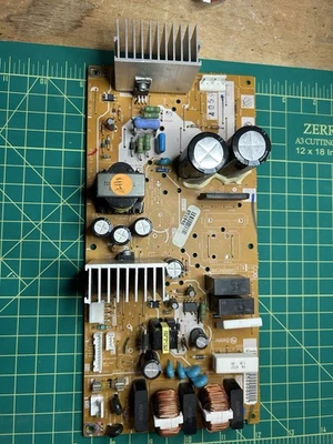 Fuente de alimentación WD-658385600088T Mitsubishi WD-73838- 3D 73 pulgadas DLP. Usado. Foto 1 de 4