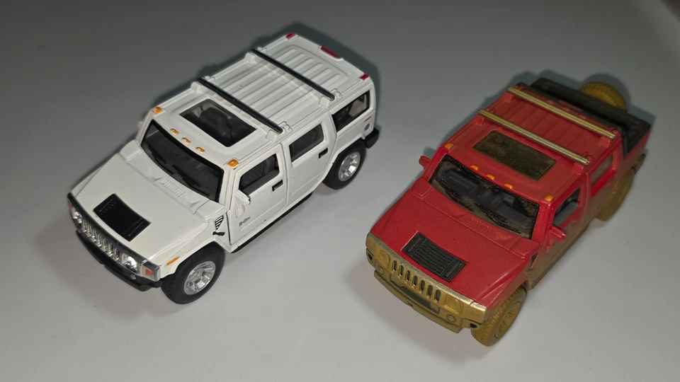 批量 2 件 KINSMART 2005 悍马 H2 SUV SUT 压铸 1: 36 拉回泥泞红色白色 — 第 1/3 张图片