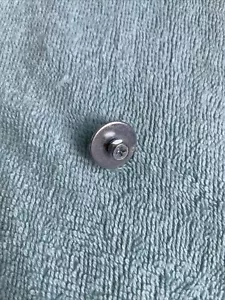 Un tornillo de montaje para lengüeta de tambor Tom exportación de perlas de los años 90 - Imagen 1 de 8