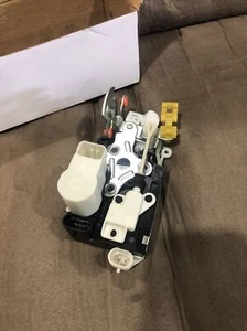 Door Lock Actuator For SILVERADO SIERRA FULL SIZE PICKUP 99-00 ~ RC31530005 - Picture 1 of 4