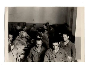 WWII WW2 Original Photo Soldiers in the Chow Hall 1940s Please READ - Picture 1 of 4