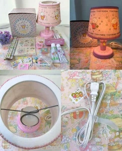 Sanrio Tiny Poem 1976 8er Set Raumlampe mit Box Radierer Stickerbogen etc. Gebraucht - Bild 1 von 5