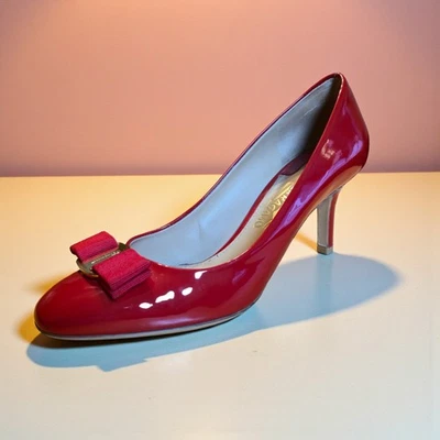 Zapatos de tacón Salvatore Ferragamo para mujer rojos charol liso con moño 7B OG84755 Foto 1 de 4
