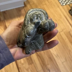 Vintage Inuit Soapstone Mother And Child Signed Dated Tribal Carving - Picture 1 of 8