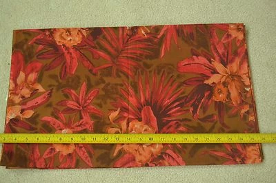 By 1/2 Yd, Large Orange & Red Floral on Brown Lt-Weight Cotton Lawn/Voile, M5591 Foto 1 de 4