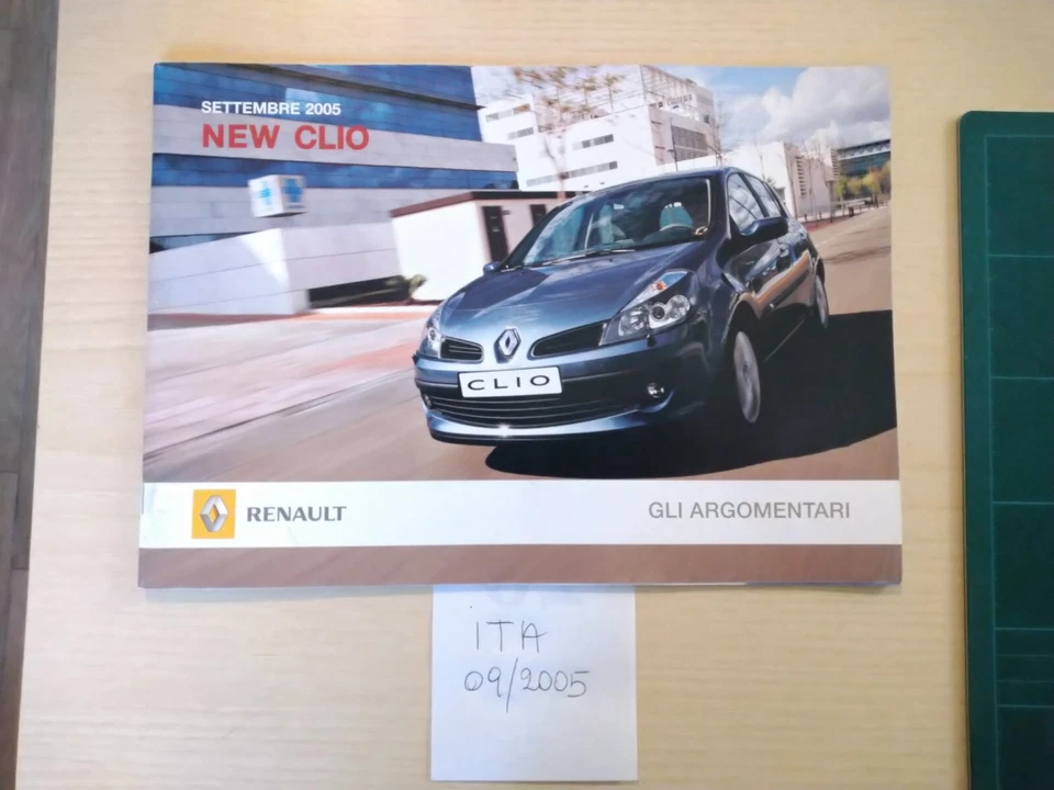 RENAULT Modello CLIO 3 2005 - BROCHURE PER RETE VENDITA. - Immagine 1 di 1
