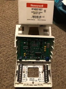 Honeywell R7452C1027 Control Output Module ( With Ext CPA ) EXCEL IRC - Picture 1 of 2