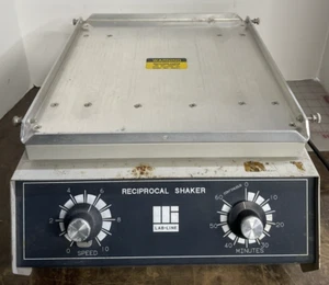 Lab Line 3505 Reciprocal Linear Shaker schaltet ein und funktioniert - Bild 1 von 10