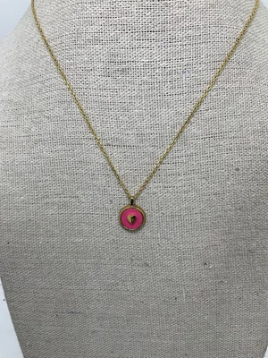 Collar colgante corazón con incrustaciones de cuero rosa Kate Spade New York Foto 1 de 4