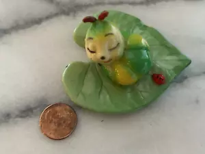 Adorabile statuina plastica insetto bruco addormentato Enesco 1976 vintage! - Foto 1 di 2