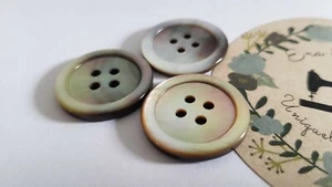 New vintage/retro 4 hole coat button. 3pcs, dia 22.4 mm, shell, col.pearl grey - Picture 1 of 8