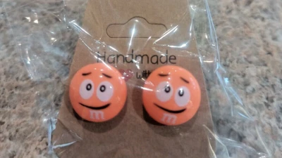 Pendiente redondo de caramelo de chocolate hecho a mano de resina tachuelas de poste de acero inoxidable Foto 1 de 4