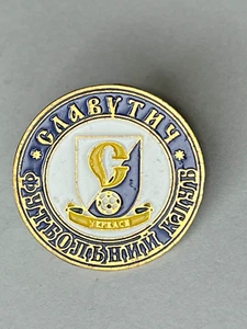 Pin "Slavutych" Cherkasy-UKRAINE-Soccer/Football-Lapel/Badge - Picture 1 of 2
