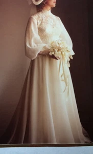 Vintage 1979 long-sleeved chiffon wedding gown with Alencon lace, size 3/5 - Picture 1 of 5