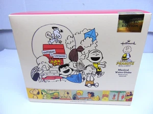 Hallmark Peanuts gallery  musical water globe - Bild 1 von 13
