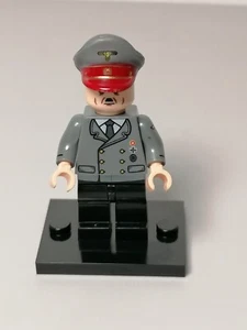 WW2 German Leader Minifigure Deluxe Version - Picture 1 of 2