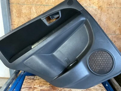 Оригинальная левая отделка задней двери со стороны водителя для SUZUKI SX4 2007–2013 годов выпуска - Изображение 1 из 4