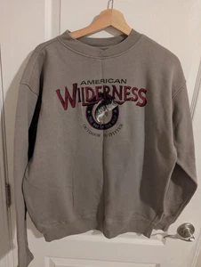 Sudadera De Colección American Wilderness Bordada Fish Way Of The Wild Tostada M - Imagen 1 de 4