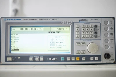 Rohde & Schwarz SMIQ 03b 300Khz - 3300Mhz - Bild 1 von 4