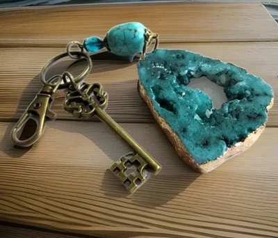 Llavero, monedero y clip para mochila Druzy verde azulado y dorado 8 pulgadas Foto 1 de 4