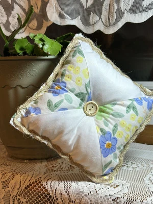 New Handmade Patchwork Quilted Pillow - approximately 6 X 6 - Image 1 of 4