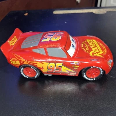 Лот (999) - 2022 Disney•Pixar автомобили - молния Маккуин 1:24RC автомобиля без пульта дистанционного управления - Изображение 1 из 4