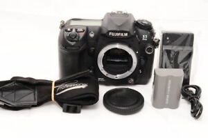 Fuji Film Fujifilm digitale Spiegelreflexkamera mit einem Objektiv Finepix S5 Pro Fx-S5P
