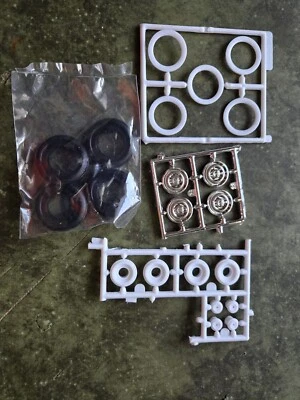 Ruedas Revell 53 Corvette roadster escala 1:24 neumáticos tapacubos STK C Foto 1 de 4