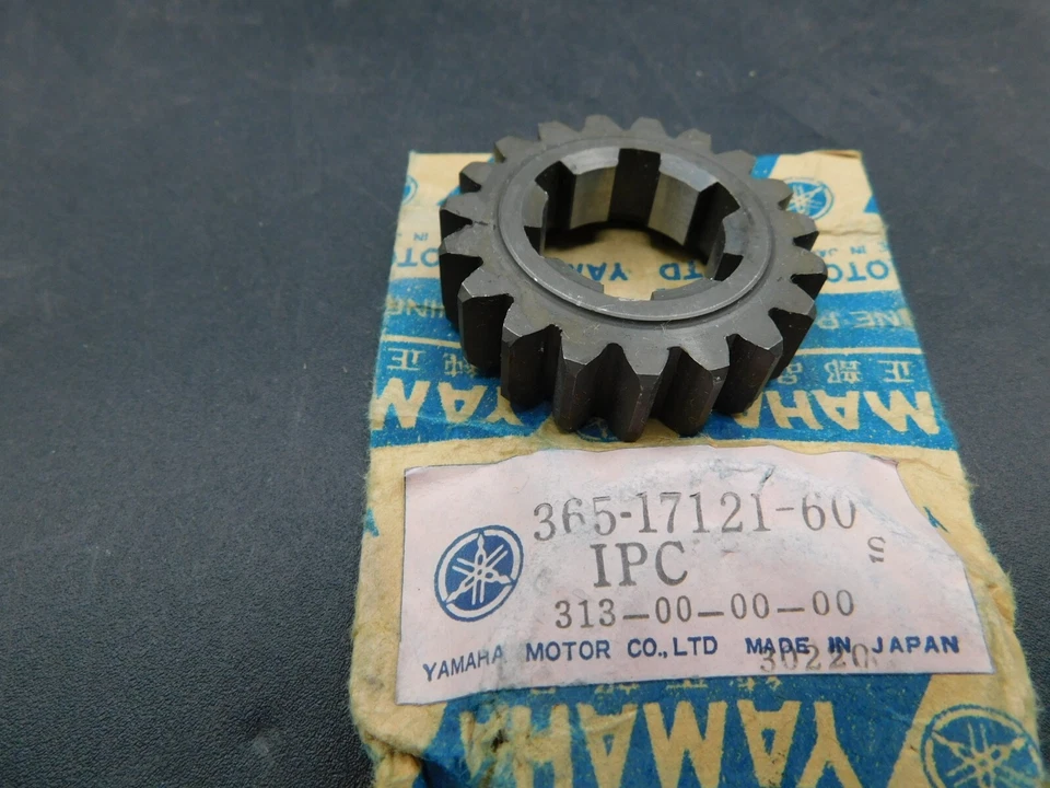 Nuevo de Lote Original 2do Engranaje de Piñón Yamaha MX250 MX360 RT1 RT1MX, 365-17121-60 Foto 1 de 1