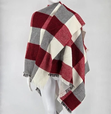 Manta Banana Republic mantón envolvente con flecos - cuadros rojos, negros y blancos Foto 1 de 4