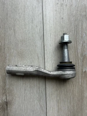 Barra de amarre exterior delantera derecha e izquierda OEM 2017-2024 Alfa Romeo Giulia Foto 1 de 4