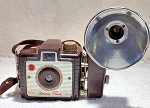 1950s Kodak Brownie Holiday Flash Camera - Dakon Lens - Shutter Tested, EX Cond. - Picture 1 of 21