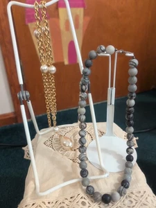 Halskette schwarz/weiß/grau; Kunstperlen - goldfarben - Bild 1 von 13