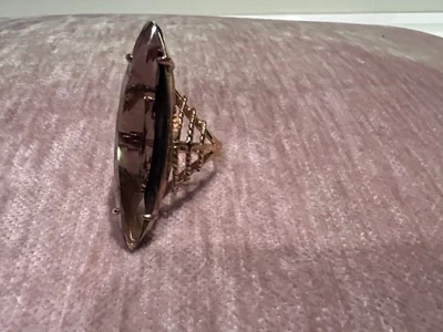 Anillo alargado topacio ahumado en montura chapada en oro. 1980’s Foto 1 de 4