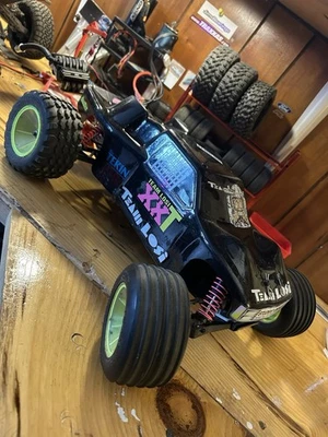 Team Losi XXT Stadium Truck Roller Vintage Shelf Queen Foto 1 de 4