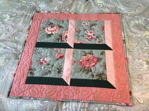 Dutch PA Primitive Peach Pink Roses Green Wall Hanging Quilt 26"x 26" - Picture 1 of 13