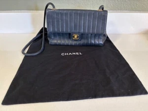 VINTAGE Chanel Black Vertical Quilted Lambskin Vintage Classic Single Flap Bag - Picture 1 of 22