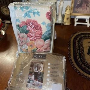 (2) Bill Blass Canterbury CasanovaPair of Rod Pocket Drapes w/Tiebacks 80" x 84" - Picture 1 of 6