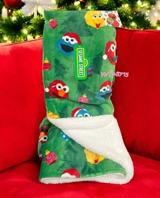 Рождественское одеяло 50x60 дюймов Throw Sesame Street с Elmo, Cookie Monster, Big Bird - Изображение 1 из 4