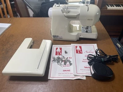 Babylock BL67 Sewing Machine With Accessories - Image 1 of 4