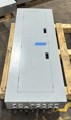 PANELBOARD GE A-SERIES II AEF3422KB 225A MAX 480/277V Foto 1 de 4