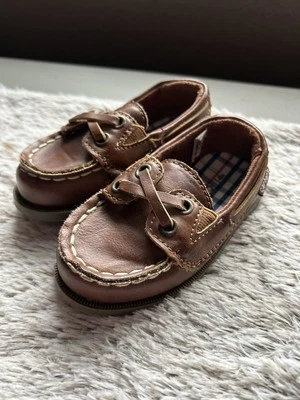 Carter’s Niños Pequeños Zapatos Marrón Barco Zapatos Color Nuevo Talla US 4 Nuevos Foto 1 de 4